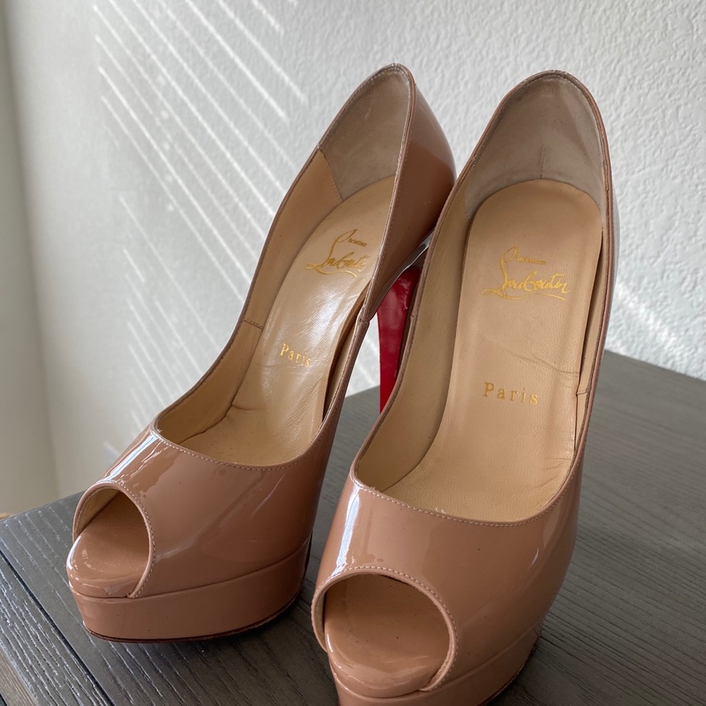 christian louboutin lady peep